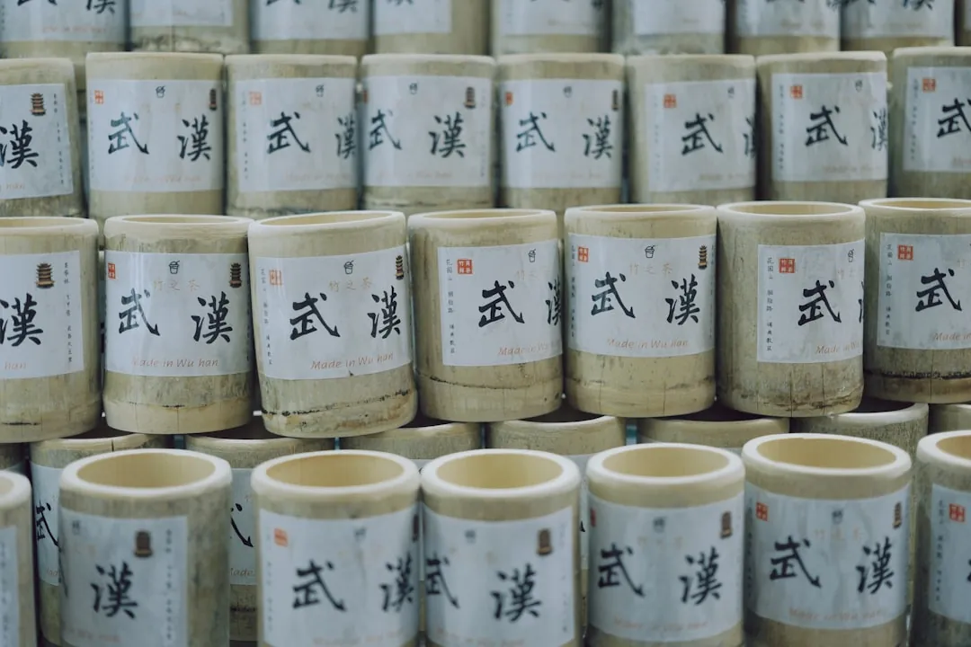 砂石厂筛分作业中聚氨酯筛网与编织筛网的选型要点